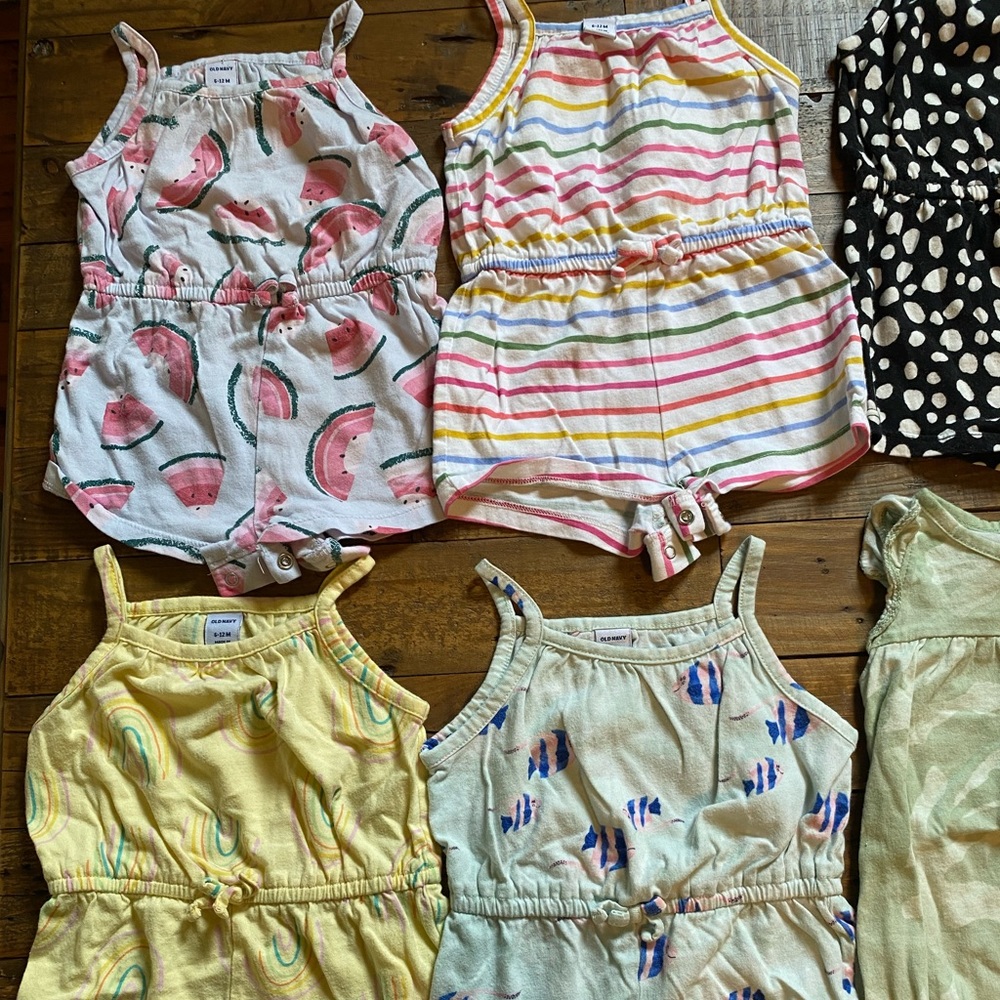 Old navy lot 6-12 months 8 rompers and one outfit